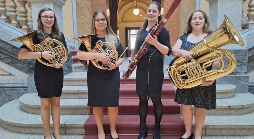 Žákyně ZUŠ Vimperk na koncertě v Rudolfinu s filharmoniky